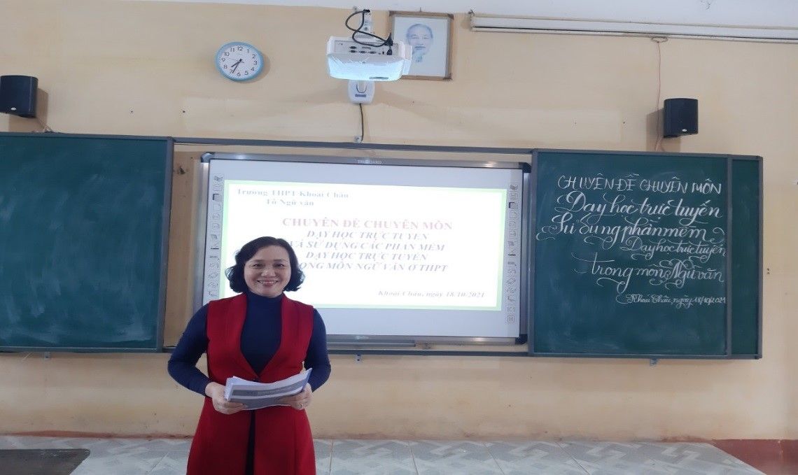 Cô giáo Đỗ Thị Minh Hiếu - Tổ trưởng tổ Ngữ văn báo cáo chuyên đề